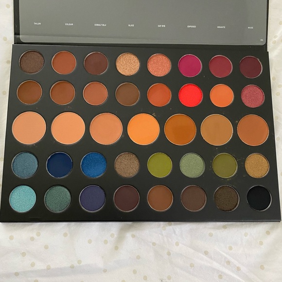 Morphe eyeshadow palette beautiful colors, NWOT, great palette - Picture 1 of 3
